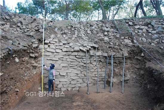 화성 당성(唐城) 성벽ⓒ경기타임스