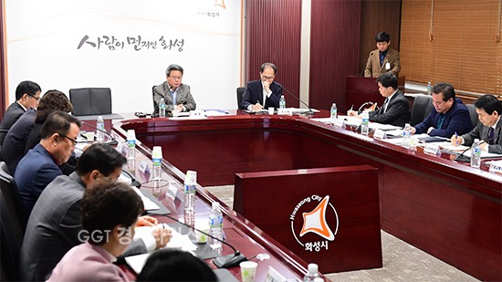 허ㅘ성시는 28일 시청 상황실에서 4월 제63회 경기도체육대회 추진상황보고회를 가지고 있다.ⓒ경기타임스