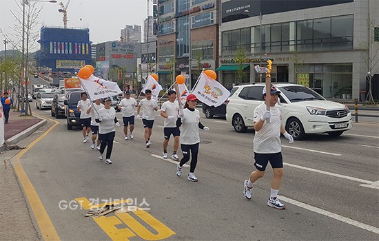 제63회 경기도 체육대회 성화 ...경기도 화합의 불꽃 성화봉송 출발...ⓒ경기타임스
