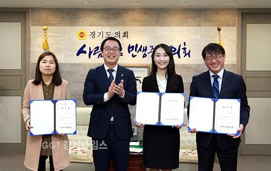 정기열 경기도의회의장이 27일 외부 법률전문가(변호사) 법률고문으로 위촉했다.ⓒ경기타임스