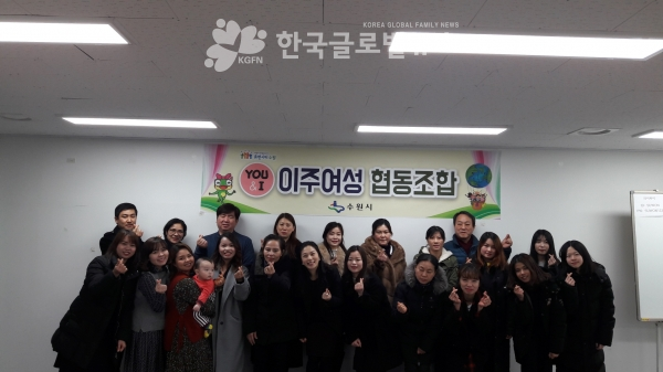 총회가 끝난후 참석자와 전체사진