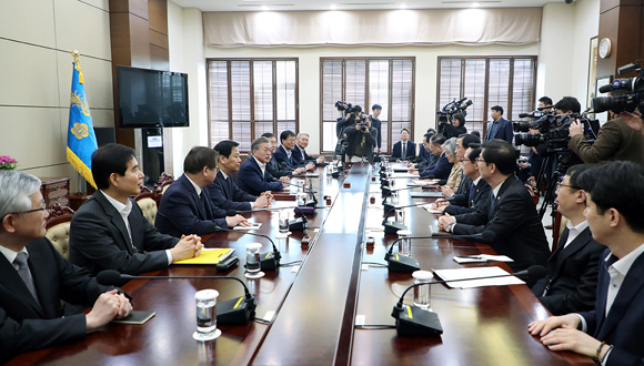 ▲ 청와대, 남북고위급회담 29일 판문점 통일각 개최 제안