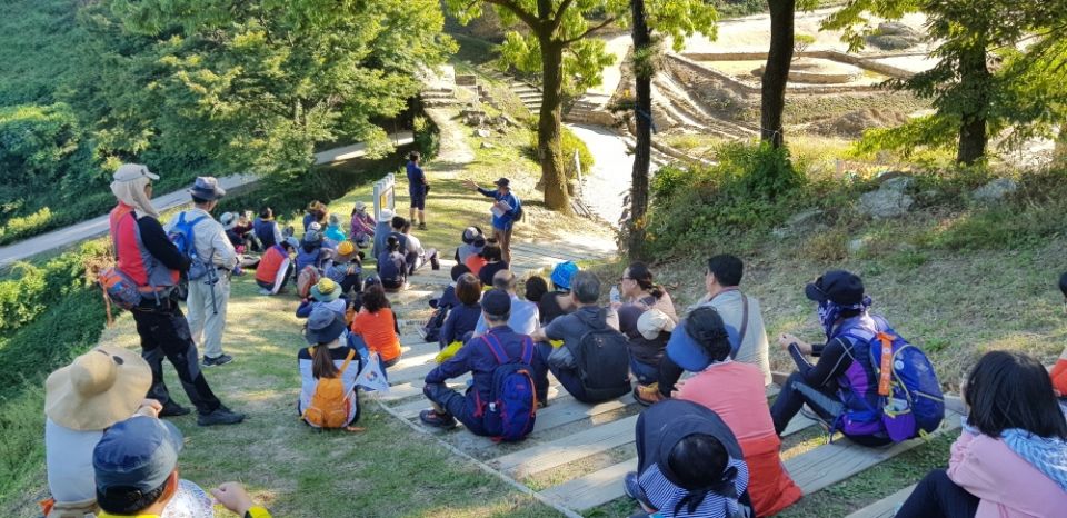 9월 열린 산성테마 - 죽주산성 역사강의 모습 9월 열린 산성테마 - 죽주산성 역사강의 모습