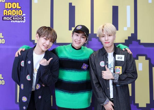 ▲ 아이돌 라디오, JBJ95, 'Good Night Kiss' 커버 위해 김동한과 밤샘 연습...상균, 어머니와의 깜짝 전화 연결