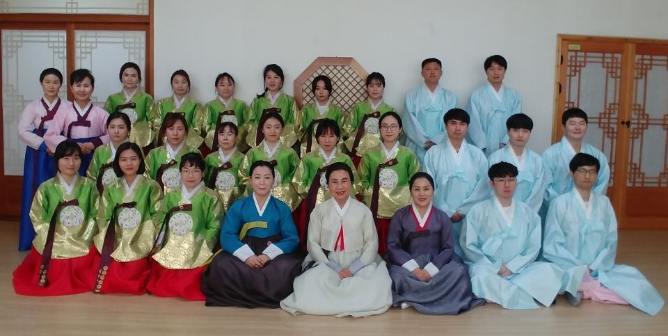 신규공직자 예절교육 단체사진 신규공직자 예절교육 단체사진