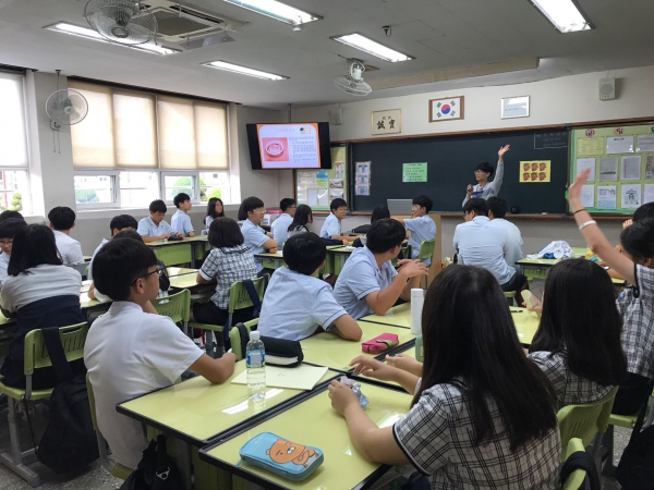 '행복탐험대' 인성교육 프로그램에 청소년이 참여하고 있다. '행복탐험대' 인성교육 프로그램에 청소년이 참여하고 있다.