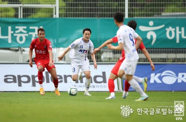대전코레일FC가 화성FC를 꺾고 3연승을 달렸다. 사진은 지난 시즌 대전코레일과 강릉시민축구단 간 경기 장면.