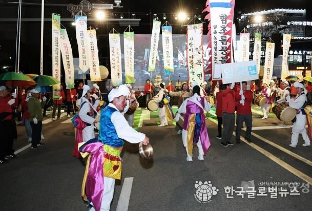 가을 여행 대명사 안성 바우덕이 축제,“전야제 행사 길놀이 퍼레이드 개최!”