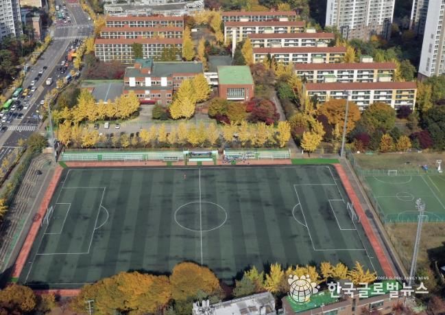 K-혁신타운 조성 사업 대상지(하안동 740 일원 면적 6만 2천301㎡) 전경. 사진에 초록색 옥상 서울시립근로청소년복지관, 빨간색 지붕 보람채아파트