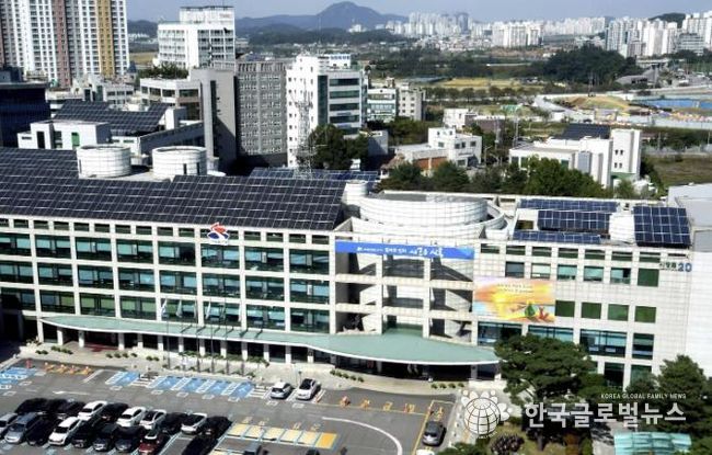 시흥시청 옥상에 설치한 시흥시민햇빛발전소