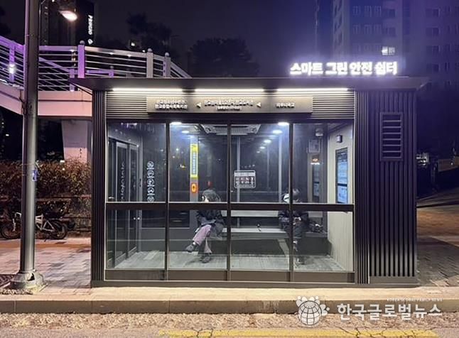 판교원마을 1,2단지 버스정류장에 설치된 스마트그린안전쉼터