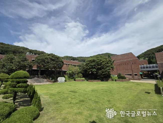 성남시 야외 공공예식장으로 운영하는 분당 율동 새마을연수원 돌뜰정원