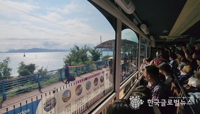 ‘해운대 더 라이드 해변열차’ 공연 모습