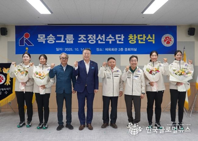 여자 조정선수단 창단식 좌측부터) 김은유, 서예서, 김영삼 사무처장, 전갑수 체육회장,이명식 목송그룹 회장, 정재수 조정선수단장, 김정민, 김지선