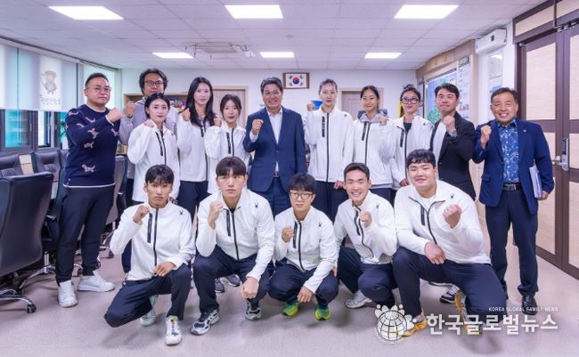 청양군 직장운동경기부 선수단이 전국체전 출정식을 진행하고 있다.