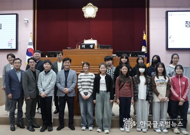 안양시의회, 2025년 청소년의회 본회의 및 수료식 개최