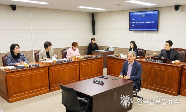 20일 의회 제4상임위원실에서 열린 제298회 임시회 폐회 중 의회운영위원회의 모습.