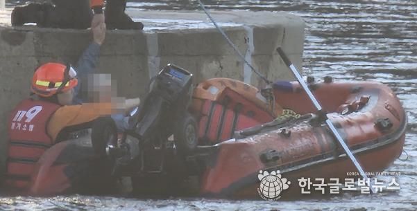 가평소방서, 신청평대교 아래 빠진 50대 남성 신속 구조