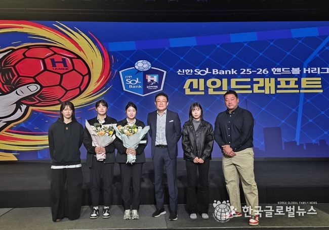 왼쪽부터) 서아루, 박소망, 윤별, 오세일 감독,김금정, 이동명 코치