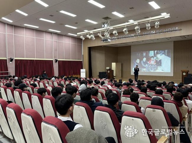 안성시청소년상담복지센터, 두원공업고등학교 연계 '진로 토크콘서트' 성료