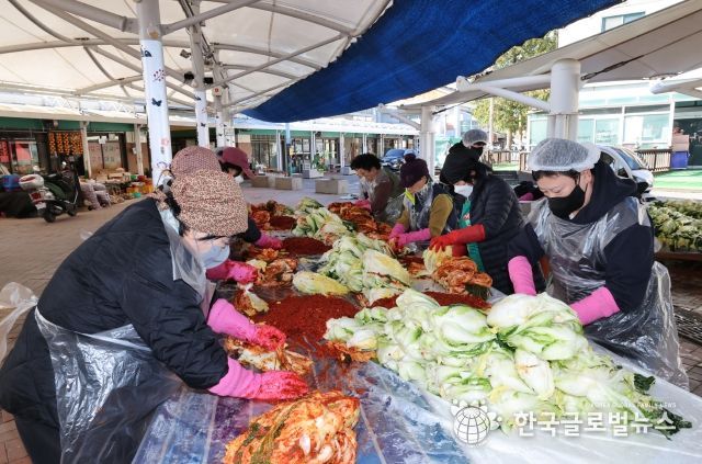 무주반딧불시장 상인회 김장 나눔 눈길