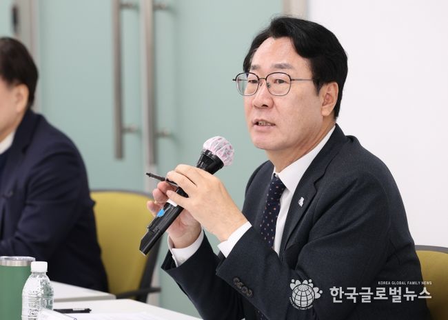 정명근 화성특례시장이 4일 화성특례시 AI 자문단 위촉식에서 발언하고 있다