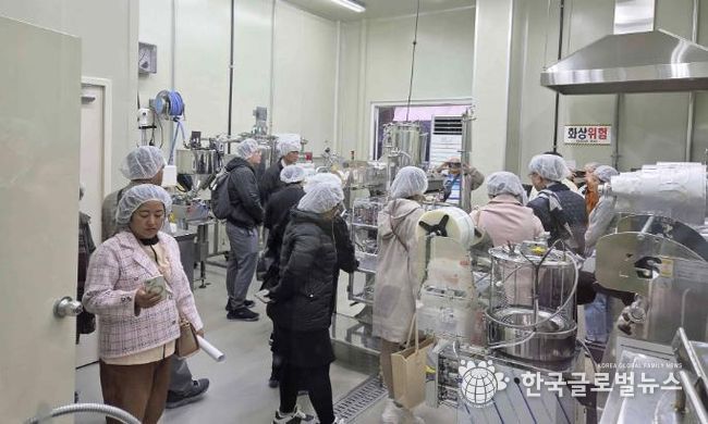 미얀마 식품협회 회원사 대표단이 용인시 농업기술센터를 방문해 주요 시설을 견학했다