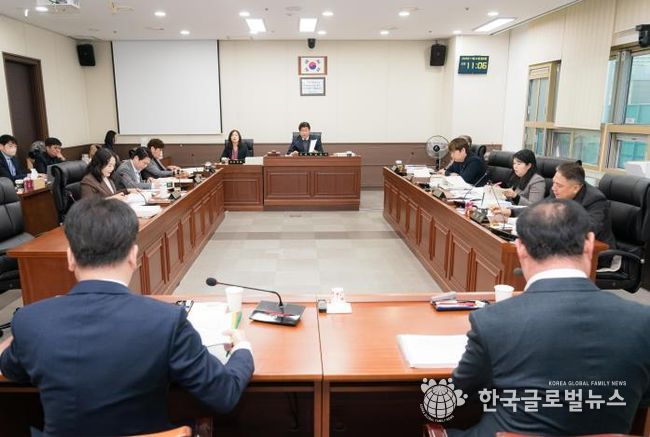 용인특례시의회 자치행정위원회, 행정사무감사 8일차-처인구·읍면동, 기흥구·동, 수지구·동 행정사무감사 실시