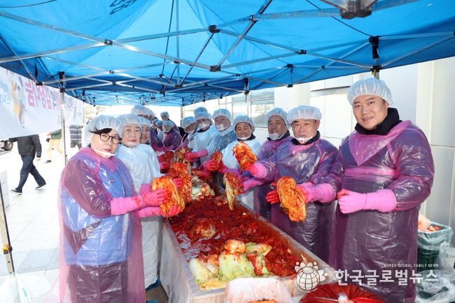 2025 수원특례시의회 사랑의 김장 나눔 행사 실시