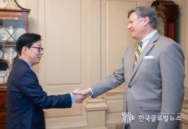 박윤주 외교부 제1차관과 크리스토퍼 랜다우(Christopher Landau) 국무부 부장관