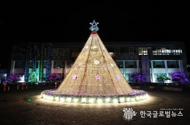 무주군청 앞 대형 성탄 조형물 점등