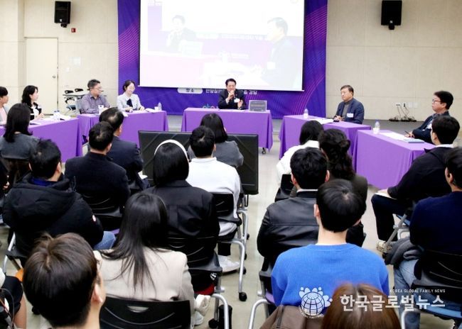 안양시가 민선8기 3주년 기념 공공·협력기관 순회간담회를 개최 중인 가운데, 2일 오후 3시부터 안양창업지원센터 9층 강당에서 안양산업진흥원 간담회가 진행되고 있다.