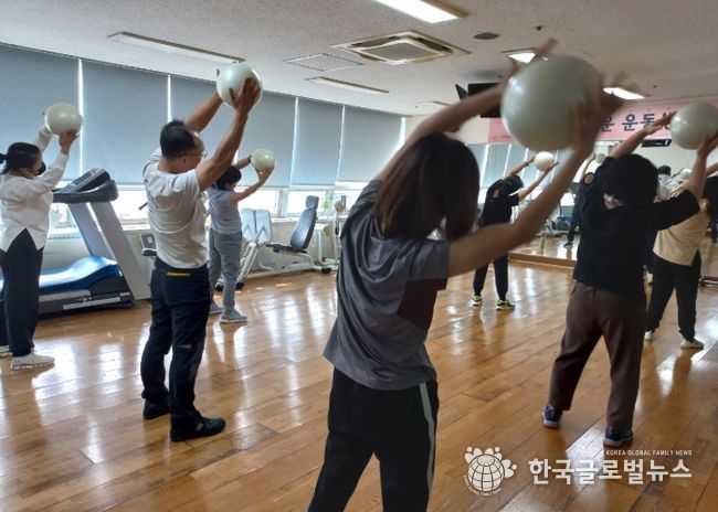 건강생활지원센터에서 '슬기로운 운동생활 3기' 프로그램이 진행되고 있다.