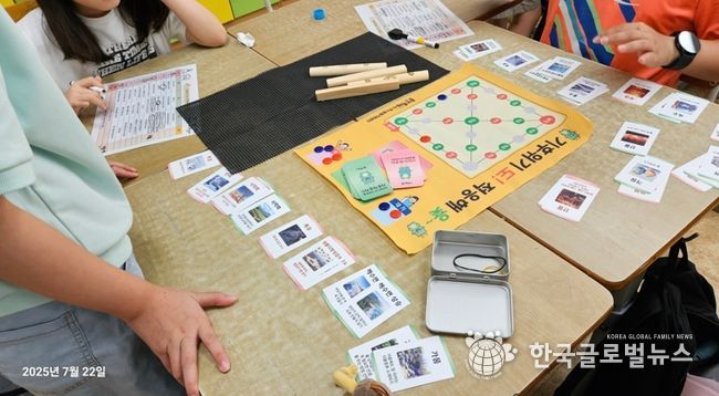 용인특례시 기후변화체험교육센터가 자체 개발한 교구 '기후위기도 적응해 윷