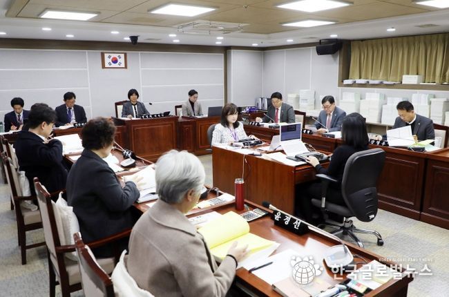 수원특례시의회 기획경제위원회, 조례안 등 안건심사