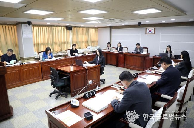 수원특례시의회 보건복지위원회, 조례안 등 안건심사