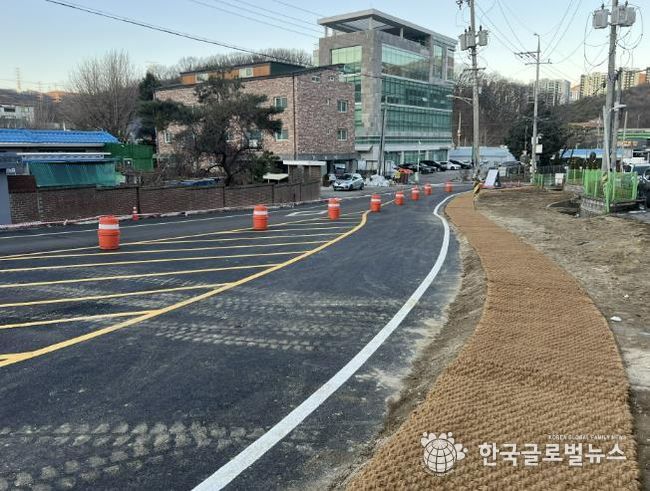 용인특례시는 고기교~고기초 후문을 잇는 도로를 확장·정비했다고 밝혔다.