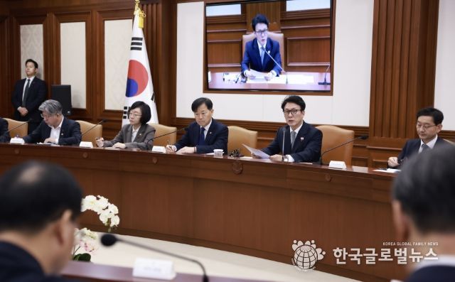 김민석 국무총리가 10일 세종대로 정부서울청사에서 열린 국가정책조정회의를 주재, 모두발언을 하고 있다.(국무조정실)