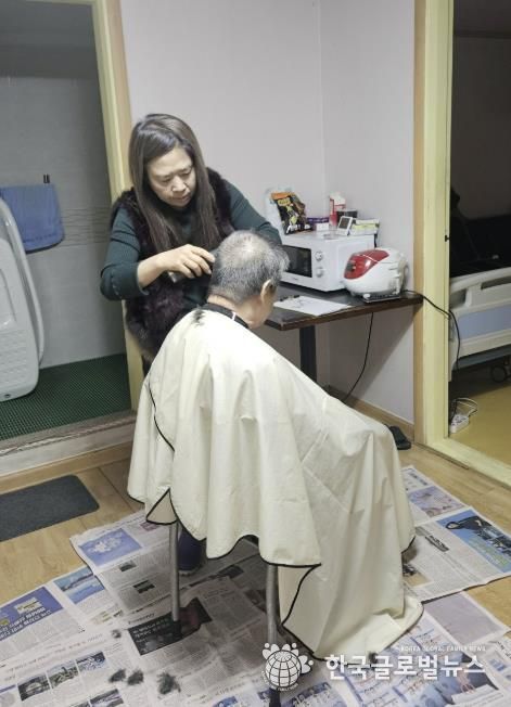 수원시 팔달구 화서1동, 거동 불편 어르신 대상 '찾아가는 이미용 서비스' 실시
