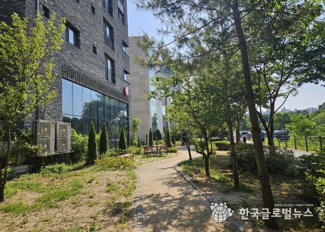 민락천변 쌈지공원 오솔길 및 쉼터