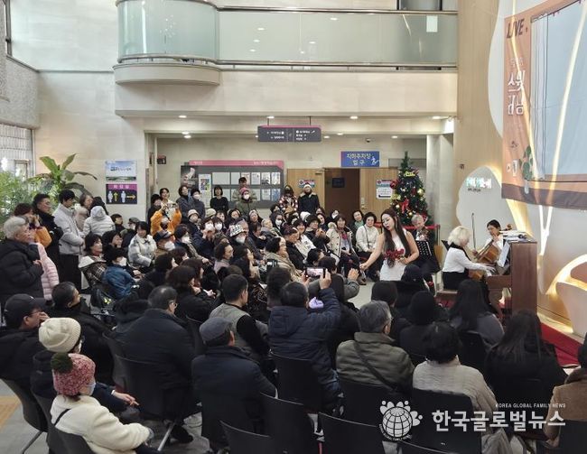 평택시 평생학습센터 로비가 '열린 문화 공연장'으로…