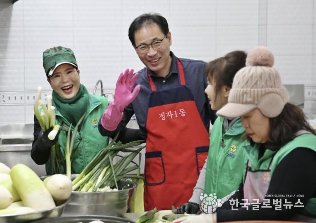 수원시 장안구 새마을부녀회 석박지 나눔 행사 개최