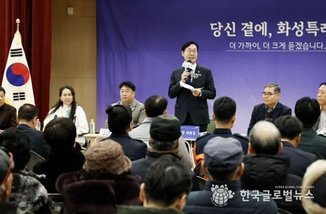 정명근 화성특례시장이 지난 12일 열린 새솔동 신년인사회에서 새해 인사를 하고 있다