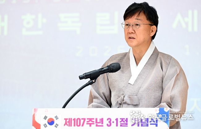 이민근 안산시장이 3·1절 기념식에서 기념사를 하고 있다.
