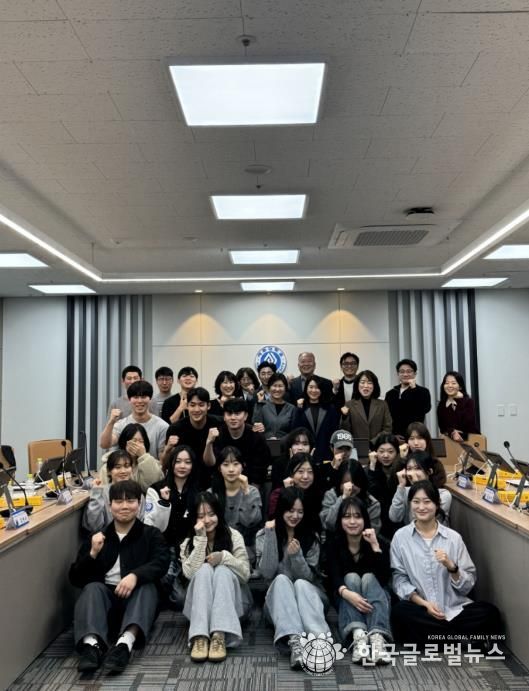 블루익스트림(파란학기제) 멘토-참여 학생 킥오프 회의’ 참석자들이 함께하고 있다