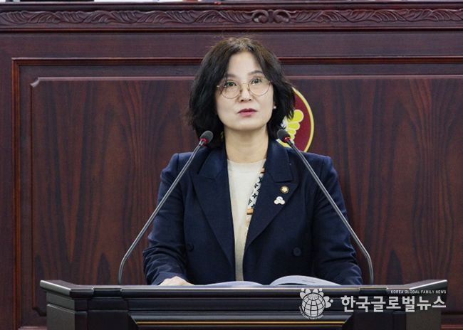 화성특례시의회 배현경 의원이 제249회 임시회 제1차 본회의에서 5분 자유발언을 하고 있다.