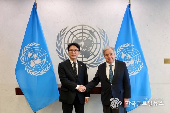 미국을 방문 중인 김민석 국무총리가 16일(현지시간) 미 뉴욕 UN본부에서 안토니우 구테레쉬 UN 사무총장과 면담을 하고 있다.