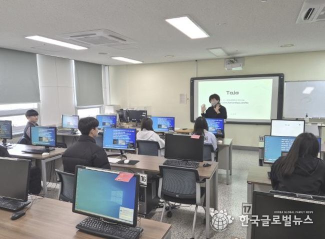 17일 안산시글로벌청소년센터에서 '배움터 교육지원 사업'의 일환으로 이주배경 청소년 자립지원 교육이 진행중이다.