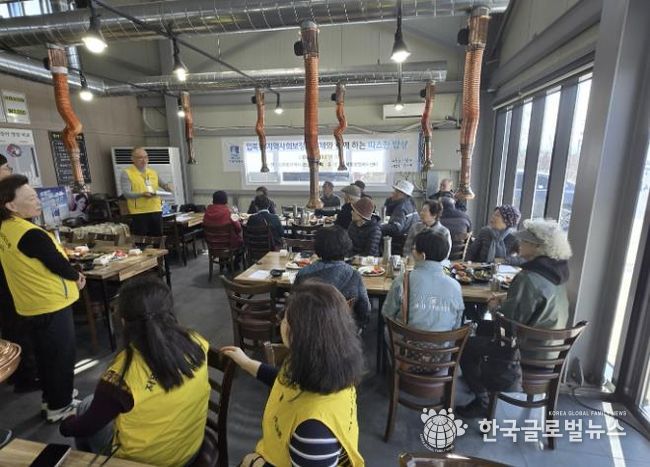 수원시 권선구 입북동 지역사회보장협의체, 홀몸 어르신 초청 '따스한 밥상' 마련