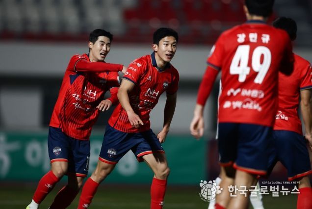 3월 17일 광주전 홈경기에서 고재현이 득점 후 세리모니를 하고 있다.